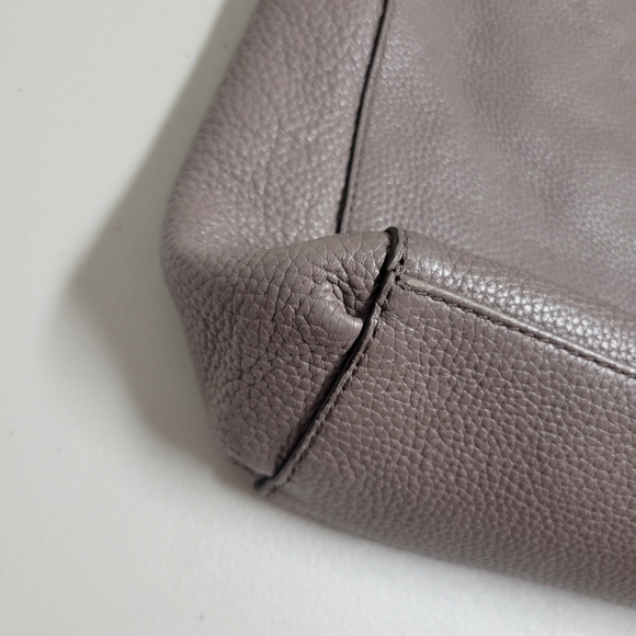Michael Kors Matilda Leather Shoulder Bag. - Picture 5 of 16